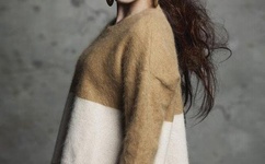 把冰葡萄一颗一颗往里堆